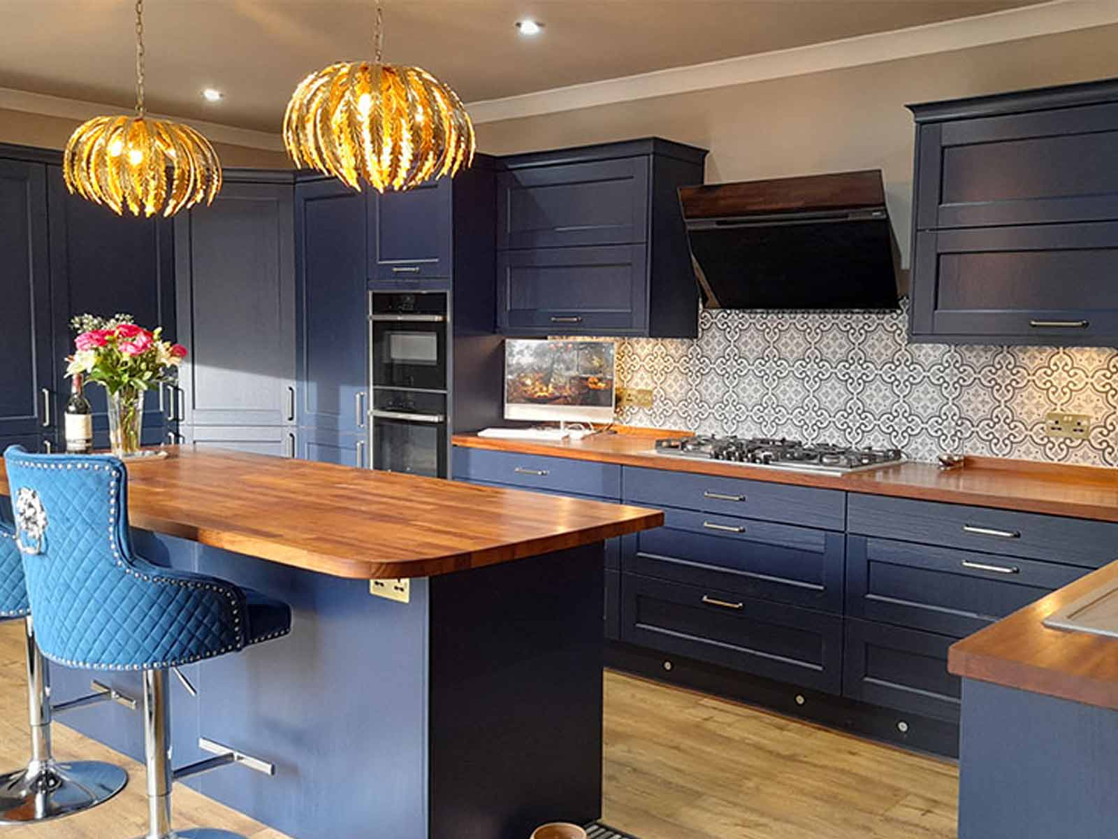 Navy kitchen fitted in Hatfield Inkwell by Swansea’s best kitchen supplier